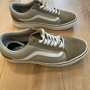 Vans Old Skool Suede / Canvas ComfyCush Men’s Tan and White Size 9